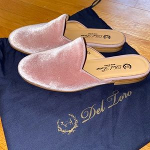 Del Toro pink house slippers. Brand new, never worn.